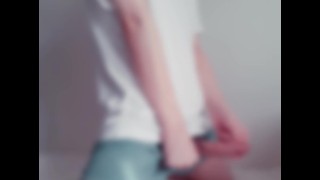【自撮り オナニー】色白細身の素人男子が声を漏らして自慰行為